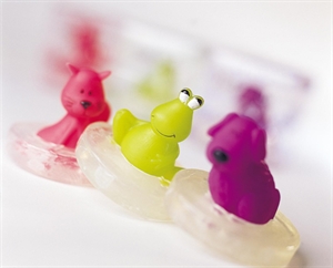 OEM   ODM blueberry animals natural hand made soap, foam and natural fragrance の画像