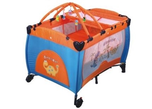 Изображение Baby Playing Bed-103W-041